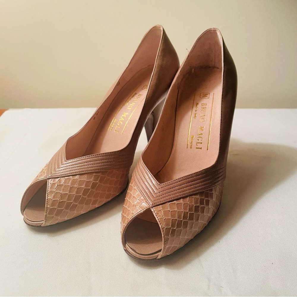 Bruno Magli neutral/light brown womens snakeskin and leather heels